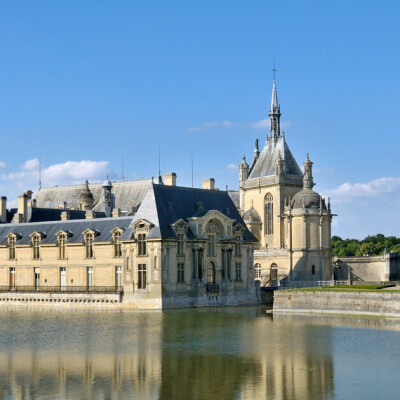 🏰 Le Château de Chantilly : un joyau méconnu, caché au cœur des forêts de l’Oise…
