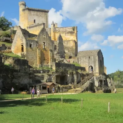 🔍 Château de Commarque : le secret le mieux gardé du Périgord ?