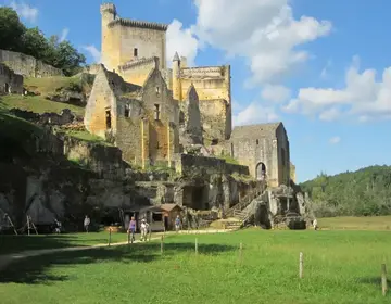 🔍 Château de Commarque : le secret le mieux gardé du Périgord ?
