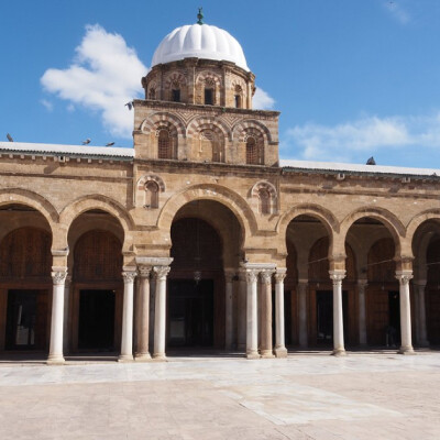 La Mosquée Zitouna : Trésor Caché au Cœur de la Médina de Tunis