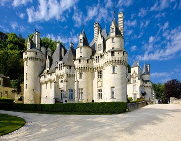 🏰 Le Château d’Ussé – Le vrai château de la Belle au bois dormant ! 🌹✨